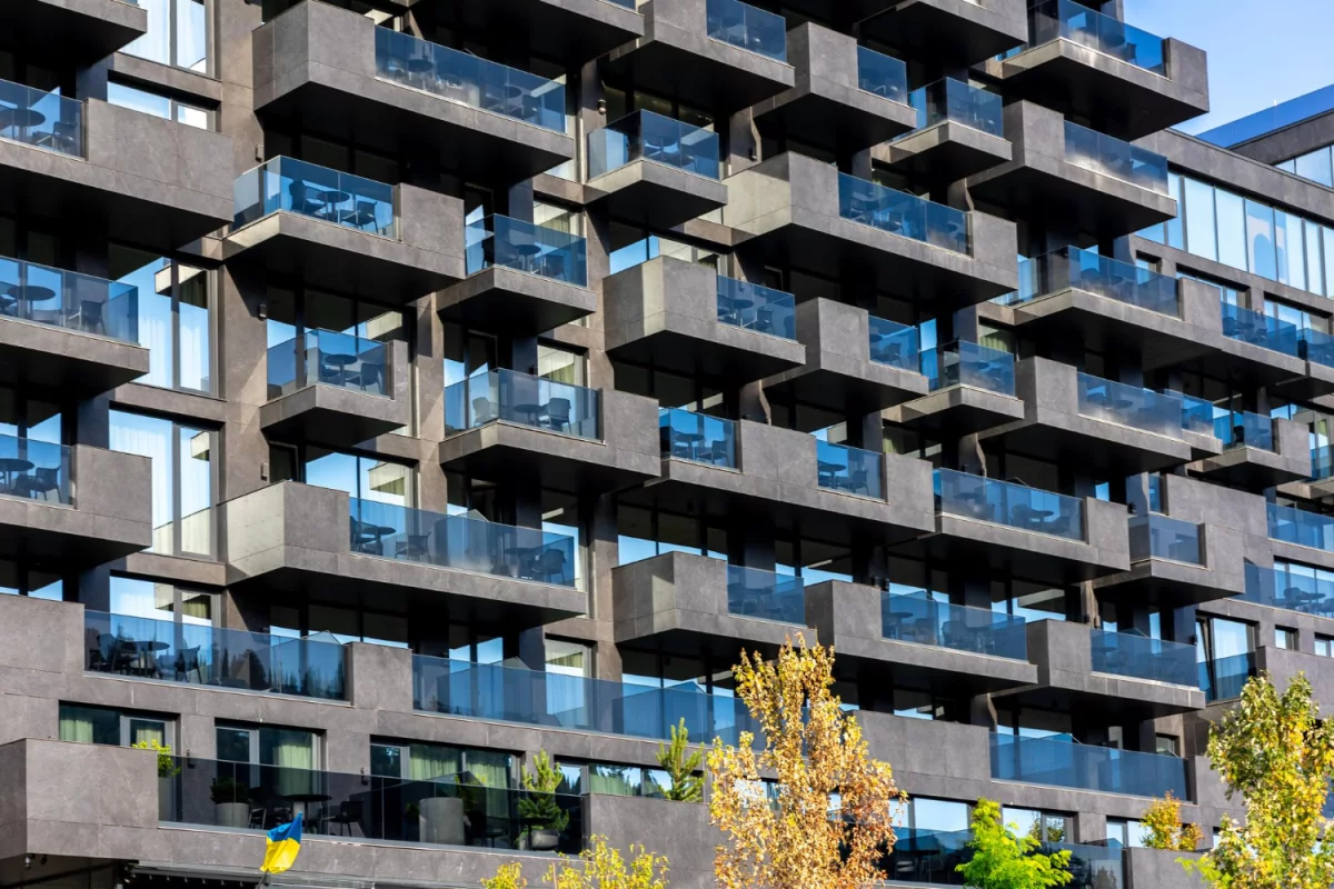 Łóżka składane: Idealne rozwiązanie dla małych przestrzeni i gościnnych wnętrz